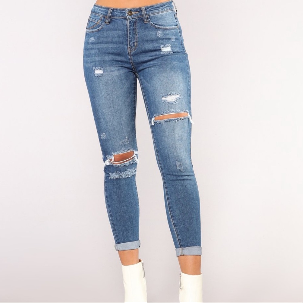 Fashion nova distressed jeans brand new 💙